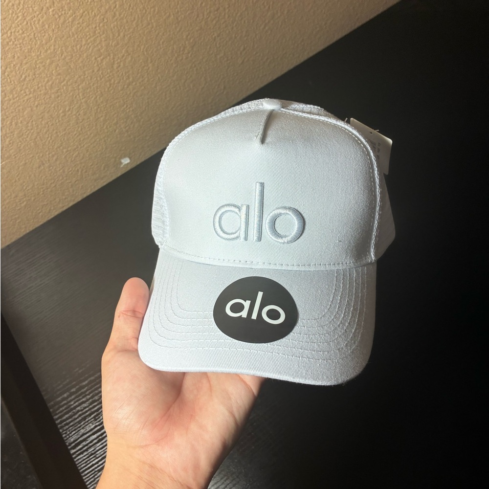Yoga White Cap